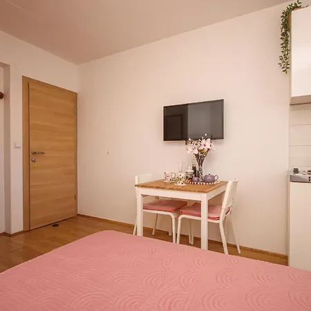 Nina * ツァヴタット